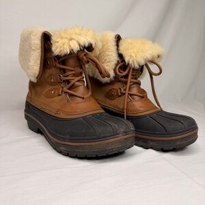 Crocs Allcast Luxe II Boots Women’s 9 Brown Leather Waterproof Duck Snow - EUC
